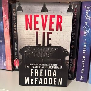 Never Lie by Freida McFadden
